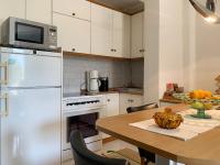 Kuchyňa alebo kuchynka v ubytovaní Gemütliches Appartement in Ano Poli
