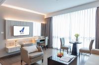 TV a/nebo společenská místnost v ubytování Adelphi Suites Bangkok