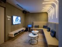 Sunway Sanctuary - Seniors Hotel & Residencesにあるテレビまたはエンターテインメントセンター