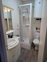 Kylpyhuone majoituspaikassa Appartement Balcon Centre Cabourg