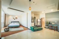 Un dormitorio con una cama, un sofá y una mesa. en Sanna Boutique Hotel, en Arusha