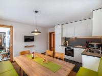 Kuchyňa alebo kuchynka v ubytovaní Apartment Martina-3 by Interhome