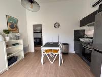 Kuchnia lub aneks kuchenny w obiekcie Appartement, terrasse Barcares, proche marché de Noel