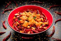 マカオにあるザ ベネチアン マカオ リゾート ホテルの食卓の赤鉢