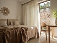 Posteľ alebo postele v izbe v ubytovaní Thelxi's Suite I - Brand New Seaview Suite!