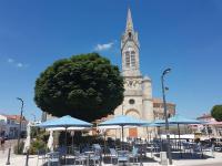 Reštaurácia alebo iné gastronomické zariadenie v ubytovaní Saint Georges de Didonne - MAISON CONFORTABLE au CALME - UNE PEPITE en VILLE