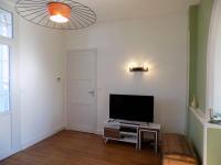 Televízia a/alebo spoločenská miestnosť v ubytovaní Saint Georges de Didonne - MAISON CONFORTABLE au CALME - UNE PEPITE en VILLE