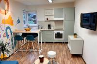 a kitchen with a table and chairs in a room at Le studio Héloïse - BeCosy rentals - 2 ad + 1 enf in Péruwelz