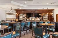 Lounge nebo bar v ubytování Embassy Suites by Hilton Los Angeles International Airport South