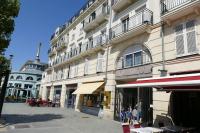 a large building with people standing in front of it at Disneyland Paris, appartement 70m², parking privé in Serris