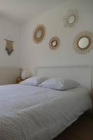 a bedroom with a bed with mirrors on the wall at Disneyland Paris, appartement 70m², parking privé in Serris
