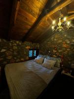 Plán poschodí v ubytovaní E L chalet. A cosy mountain retreat.