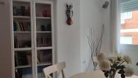 Knihovna v apartmánu