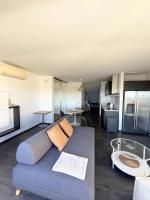 a living room with a couch and a kitchen at Appartement sur le port vue Mer in Bandol