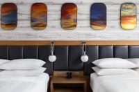 Marriott New York JFK Airportにあるベッド