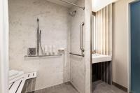 Marriott New York JFK Airportにあるバスルーム