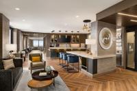 Marriott New York JFK Airportにあるシーティングエリア
