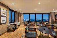 Marriott New York JFK Airportにあるシーティングエリア