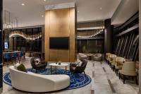 Marriott New York JFK Airportにあるシーティングエリア