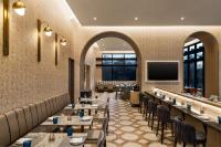 Marriott New York JFK Airportにあるレストランまたは飲食店