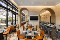 Marriott New York JFK Airportにあるシーティングエリア