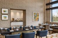 Marriott New York JFK Airportにあるシーティングエリア