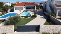 Bazén v ubytování Holiday House Nataly nebo v jeho okolí