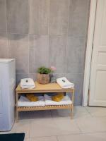 a bathroom with a table with towels on it at Cocooning House 204 Suite Green- Superb studio Aéroport PARIS Roissy CDG, Parc ASTERIX, Château de CHANTILLY, STADE DE FRANCE in Survilliers