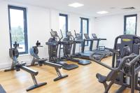 Fitness centrum a/nebo fitness zařízení v ubytování Phyllis Court Members Club