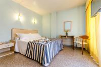 Postel nebo postele na pokoji v ubytování Hotel Mediterráneo