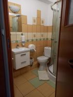 Kúpeľňa v ubytovaní Harmont Montis- dawna Zającówka- IDEALNA lokalizacja - leśna enklawa w centrum miasta! Sauna, masaże, zabiegi spa!