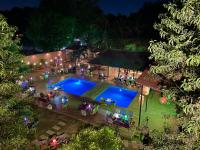 Bazén v ubytování Le Patio nebo v jeho okolí