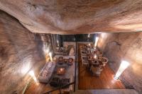 Χώρος καθιστικού στο The Cavern