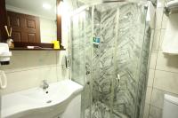 A bathroom at Asmali Hotel