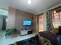 Trudy homes 1 bedroomにあるテレビまたはエンターテインメントセンター