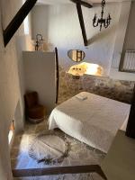 A bed or beds in a room at Casa Rural La Chocolateria