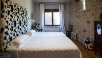 A bed or beds in a room at Casa Rural La Chocolateria