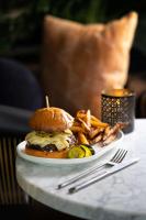 Jídlo v hotelu nebo okolí