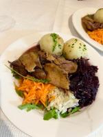 Jídlo v penzionu nebo okolí