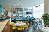 Restaurace v ubytování Courtyard by Marriott London Gatwick Airport