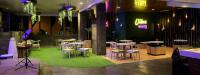 The Southern Hotel Surabaya Formerly Ibis Styles Surabaya Jemursariにあるレストランまたは飲食店