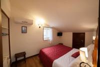 Łóżko lub łóżka w pokoju w obiekcie Hotel Pax