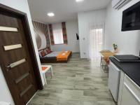 Televízia a/alebo spoločenská miestnosť v ubytovaní Sweet Home Apartman