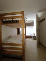 Łóżko lub łóżka w pokoju w obiekcie Menuires, Beau duplex 8 personnes, Ski aux pieds