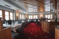 Reštaurácia alebo iné gastronomické zariadenie v ubytovaní Hotel Acerina Superior