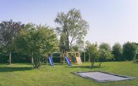 Rotaļu zona bērniem naktsmītnē The Treehouse Gistel