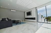 TV a/nebo společenská místnost v ubytování VILLA MODERNA WELCS EMP-097- con piscina