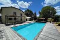 A piscina localizada em Luxurious Villa in Cazaubon with Swimming Pool ou nos arredores