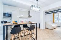 a kitchen with a table and chairs in a room at Appartement moderne proche Montmartre in Paris