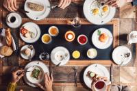 Jídlo v hotelu nebo okolí